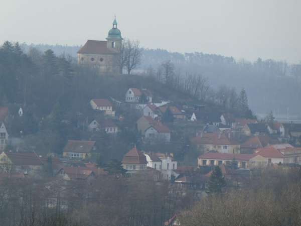Blick auf die Kirche in Liběchov