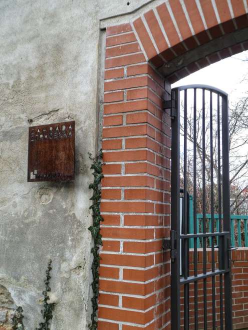 Puerta de entrada perdida del jardín