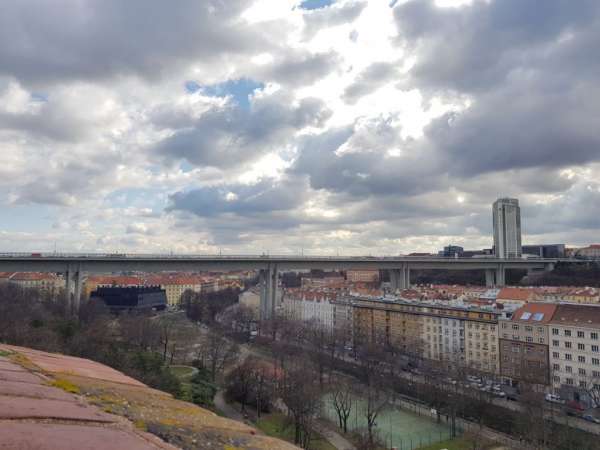 Uitzicht op de Nuselský-brug