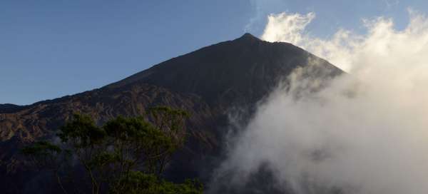 Ascent to Pacaya volcano: Weather and season