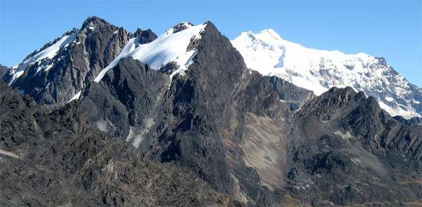 Výhled na Huayna Potosí z hory Cumbre