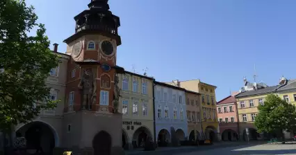 Hostinné