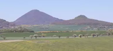 En bicicleta a Milešovka y Ostrý