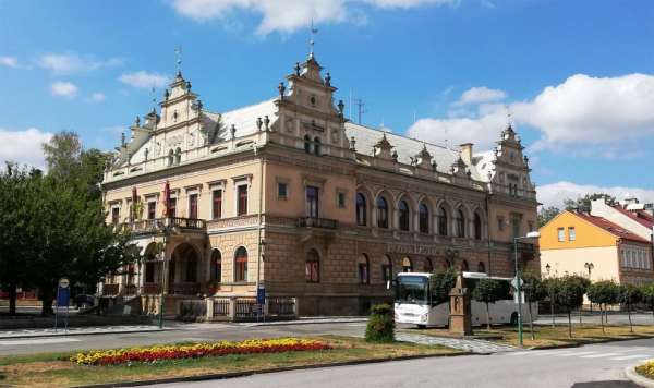 Schönes Rathaus in Lázně Bělohrad
