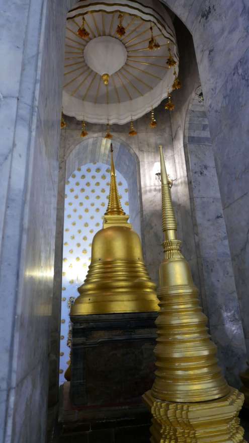 El interior de la pagoda dorada.