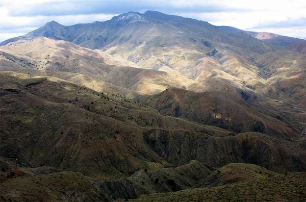 Widok na zachód z przełęczy Tizi-n-Tichk