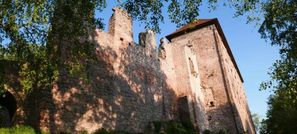 Hike through Pecka Castle and the Krkonoše Viewpoint