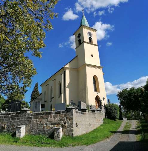 Kirche St. Philipp und Jakob in Všen