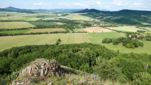 Vue de Vlastislav depuis Plešivec