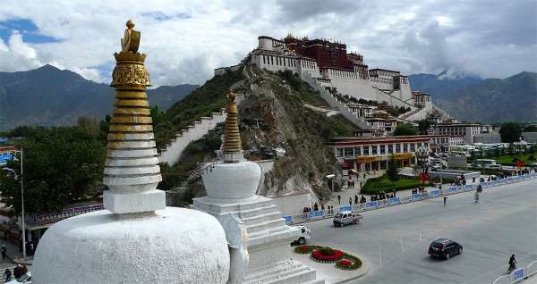 Potala from the monastery Palha Lupuk