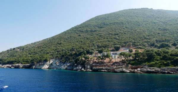 Sailing along the villas