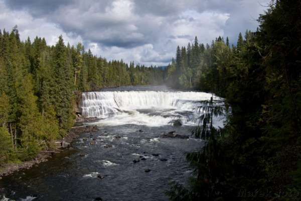 Dawson Falls (Canadá)