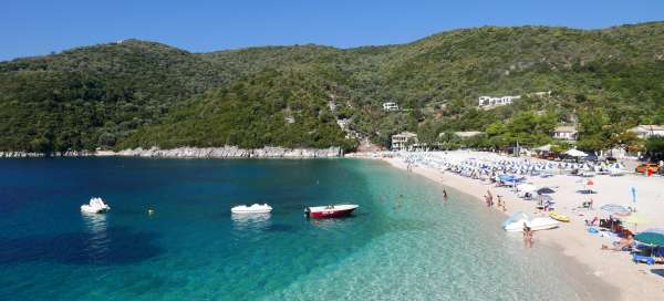 Trip to the beach of Mikros Gialos: Weather and season