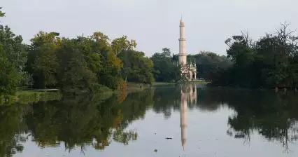 Een wandeling rond de kasteelvijver in Lednice