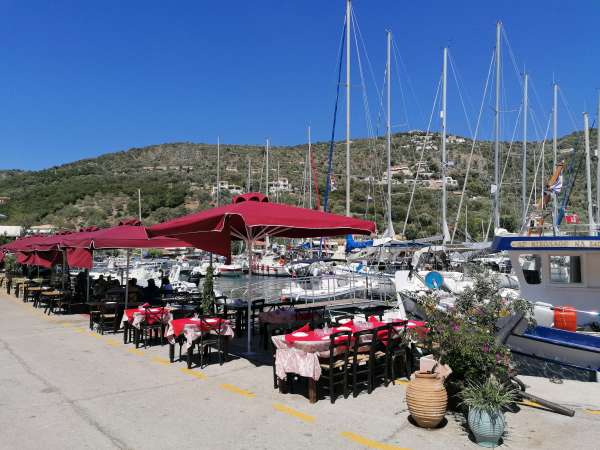 Taverns in the harbor