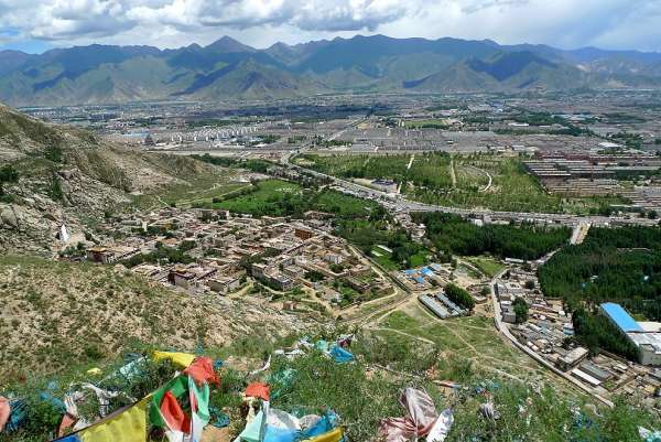 Výhled na údolí Lhasa