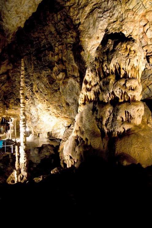 Masywny stalaktyt