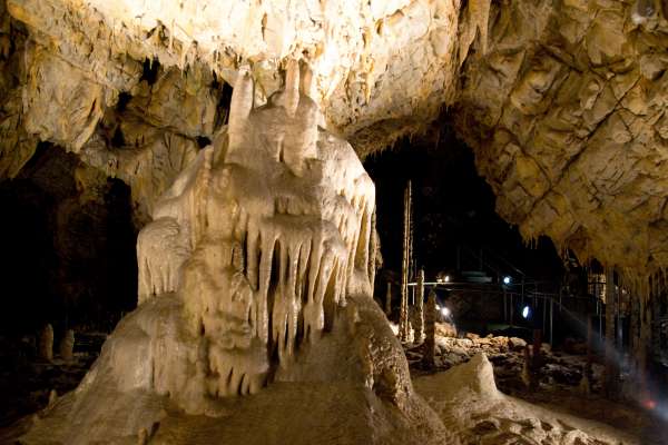 Kolejny ogromny stalaktyt