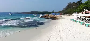 ハード サイ ケオ ビーチで泳ぐ