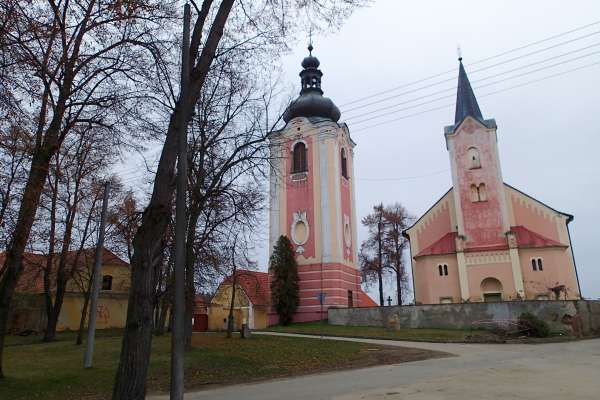 Mirotice - kościół św. Idziego z dzwonnicą