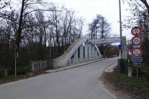 Oblúkový most v Mirotice