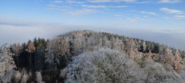 A walk to the Máminka lookout tower: Weather and season