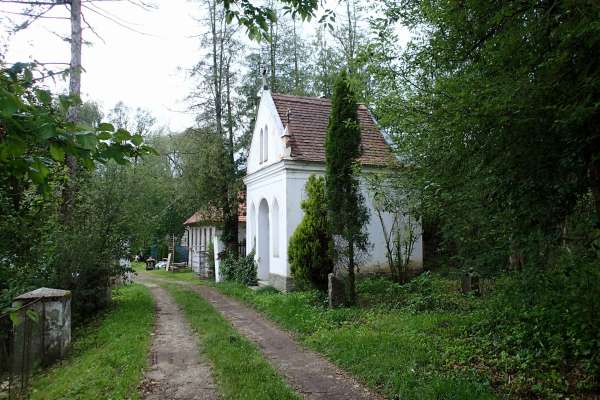 Mühlenanlage mit Floß und Kapelle