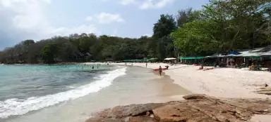 アオ・プツァ、ヌアン、チョーで泳ぐ