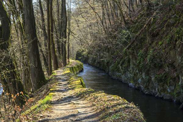 Road from the aqueduct