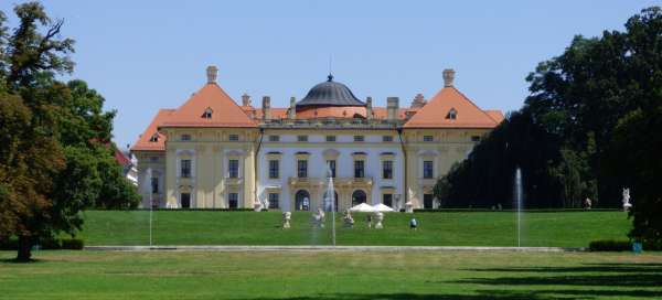 Visita ao castelo Slavkov perto de Brno