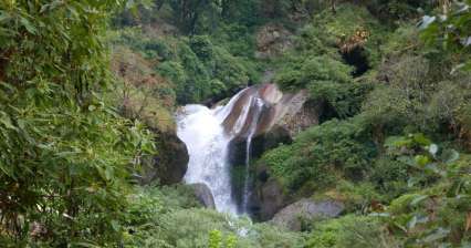 Wasserfall in der Nähe von Domain