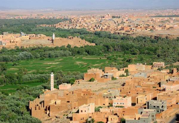 Towns along the oasis