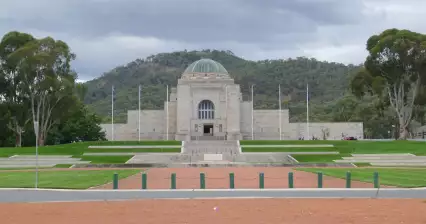 Prohlídka australského válečného památníku