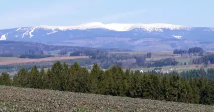 从 Nová Ves nad Popelkou 步行