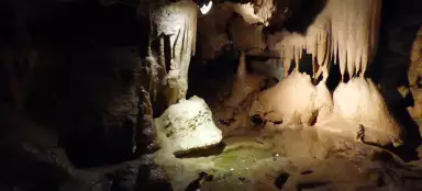 Cueva en la frontera