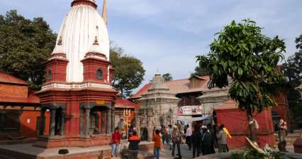 Chrám Gorakhnath Mandir a okolí