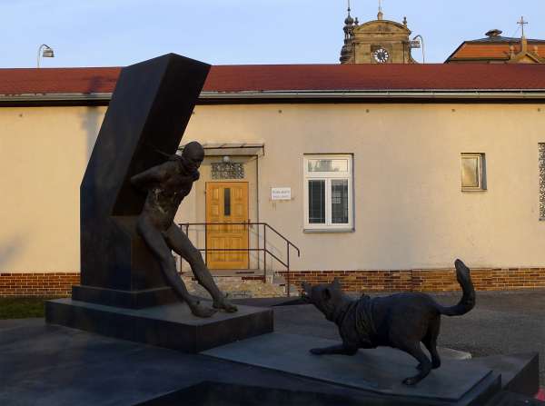 Monument aux prisonniers politiques à Valdice