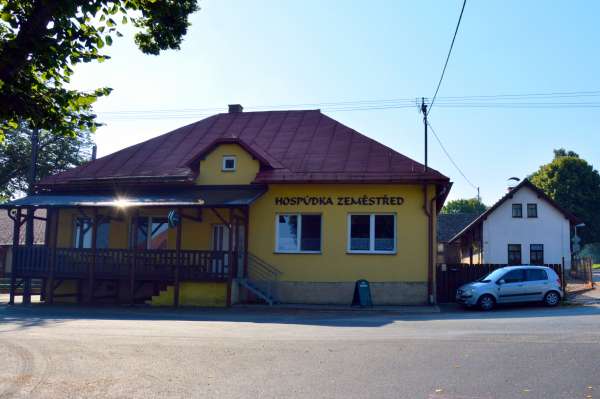 마을 광장의 술집