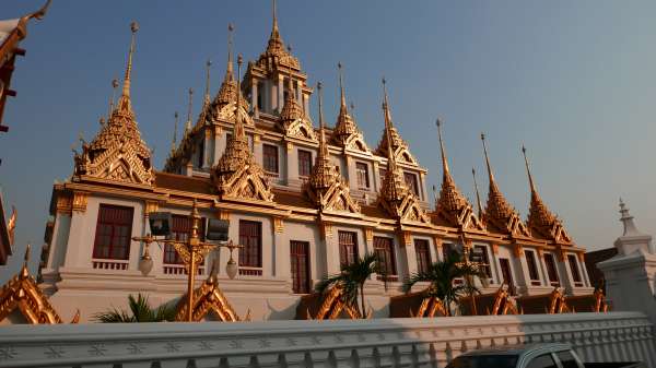 Wat Ratchanatdaram in the afternoon