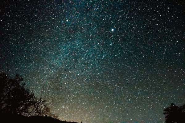 Nočné pozorovanie hviezd