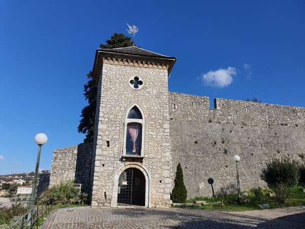 对 Trsat 城堡的入口大门
