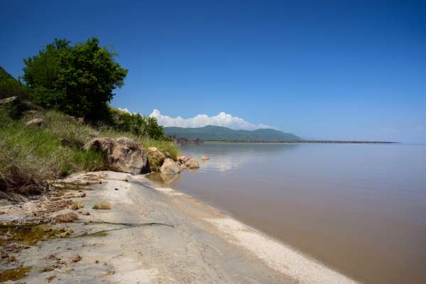 Lago Manyara com fontes termais