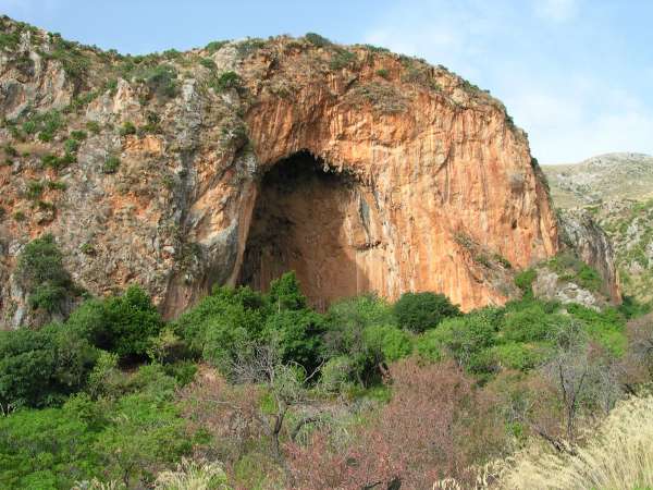 Grotta dell'Uzzo z daleka