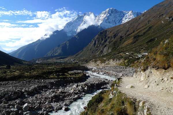 Cesta údolím Bhote Khosi