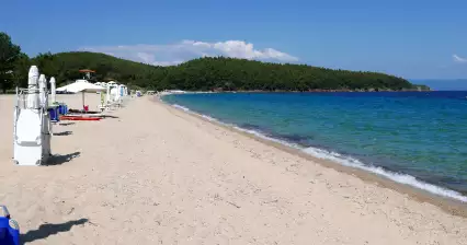 Nea Roda e praia de Komitsa