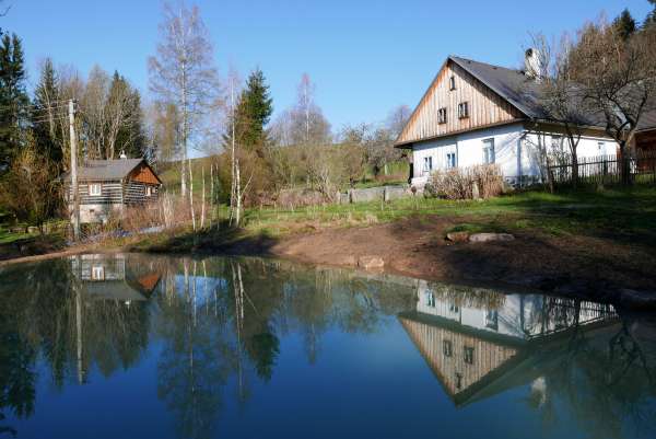 Huisjes onder de Tsjechische heuvel