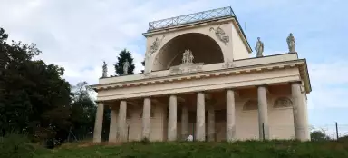 Kaštieľ Apollonov chrám