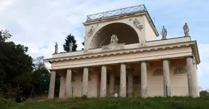 Kaštieľ Apollonov chrám