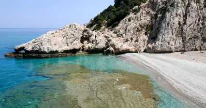 La spiaggia di Mikrò Seitani