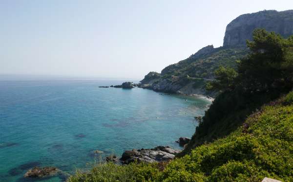 Vista posteriore sulla strada da Karlovassi